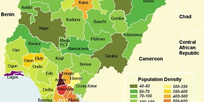 地図のナイジェリアの人口分布を示す